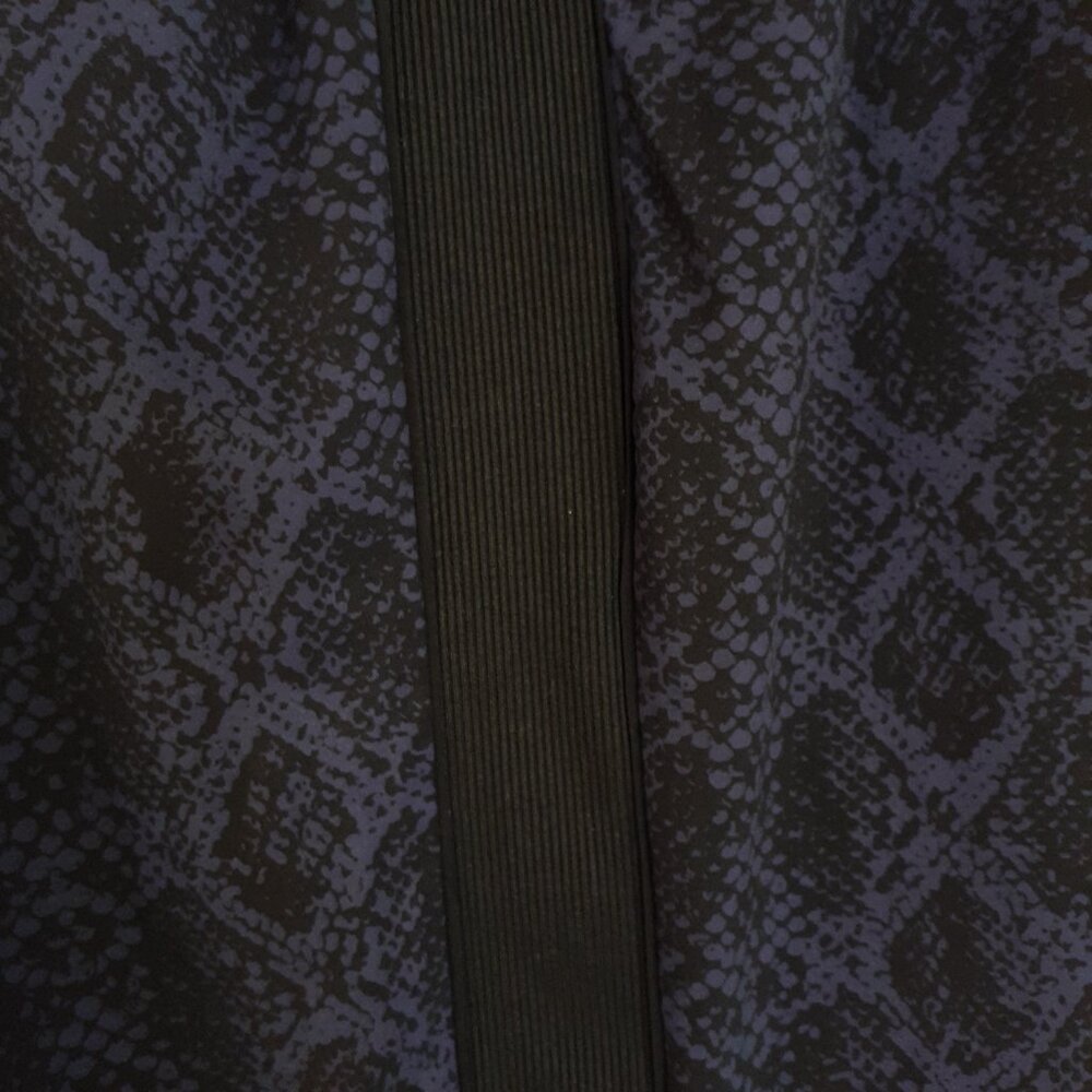 Athleta Brooklyn Jogger Blue Snakeskin Size 8 - Picture 9 of 13